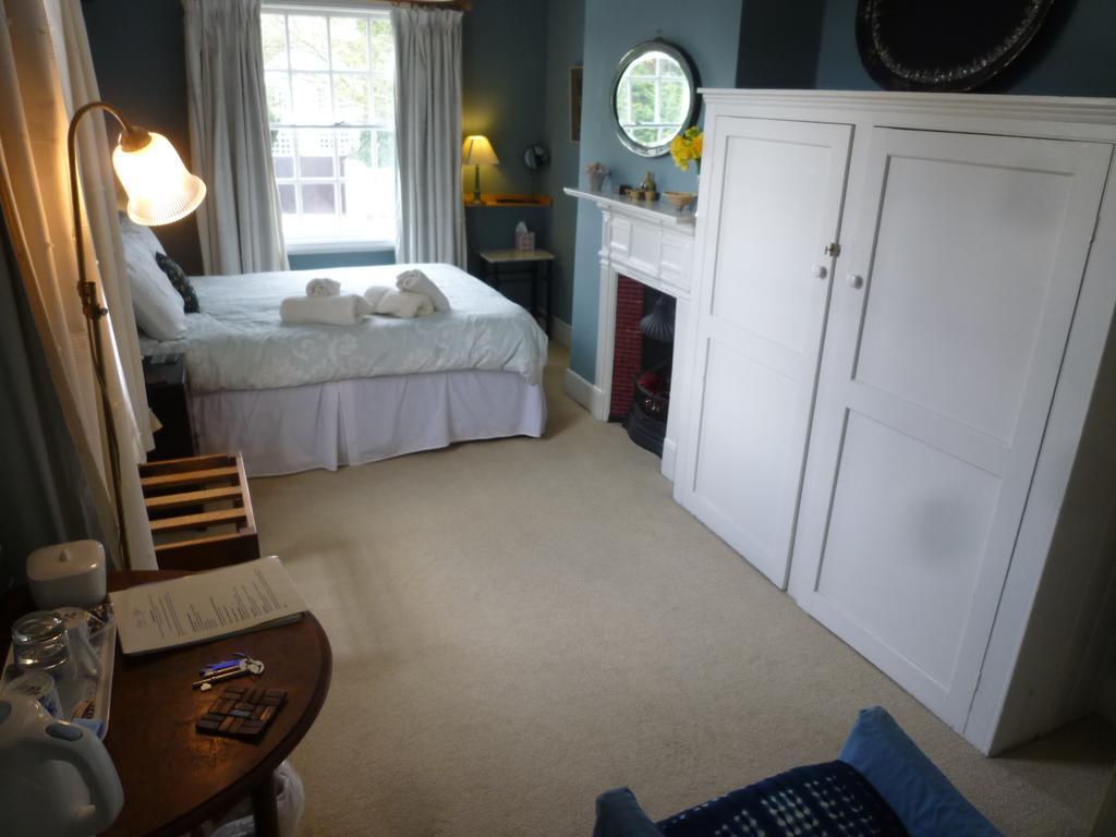 Manor Cottage Bed And Breakfast Windsor Extérieur photo