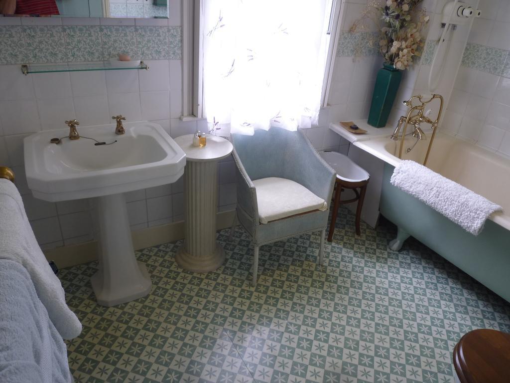 Manor Cottage Bed And Breakfast Windsor Extérieur photo