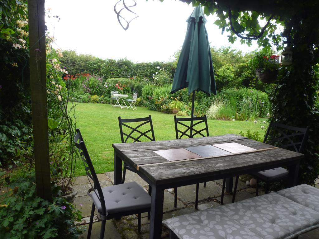 Manor Cottage Bed And Breakfast Windsor Extérieur photo