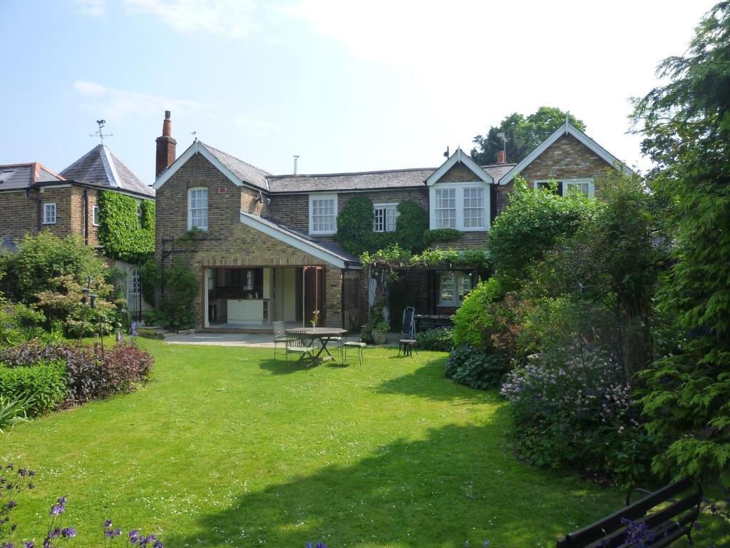 Manor Cottage Bed And Breakfast Windsor Extérieur photo