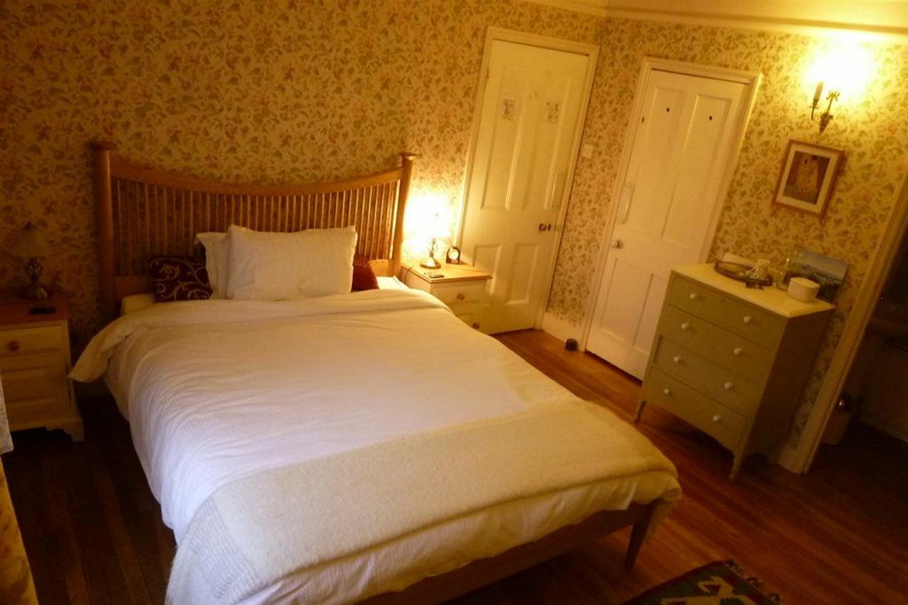 Manor Cottage Bed And Breakfast Windsor Extérieur photo